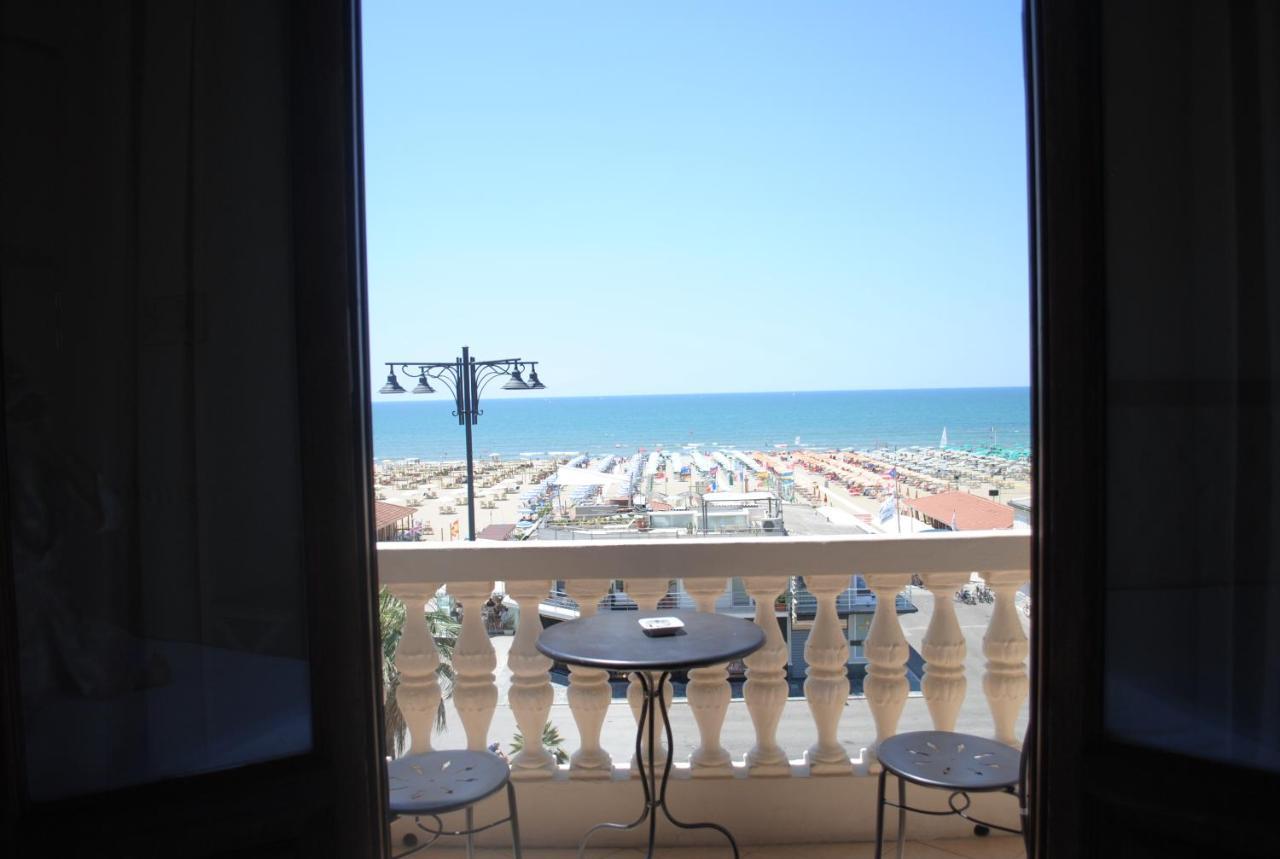 Villa Tina Hotel Viareggio Kültér fotó