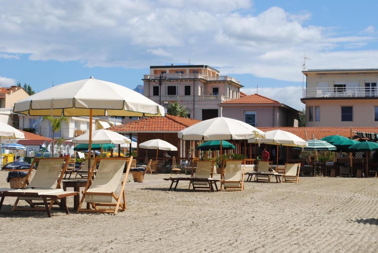 Villa Tina Hotel Viareggio Kültér fotó