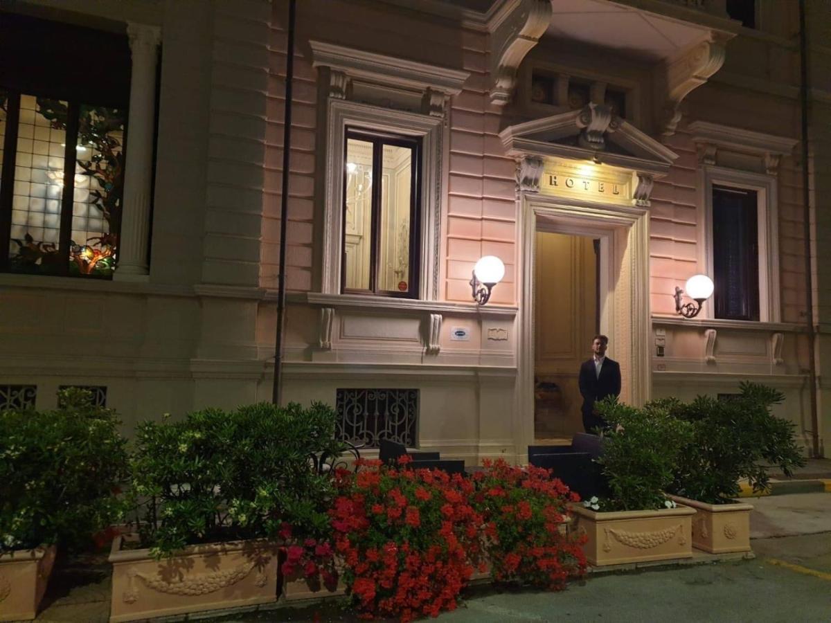 Villa Tina Hotel Viareggio Kültér fotó