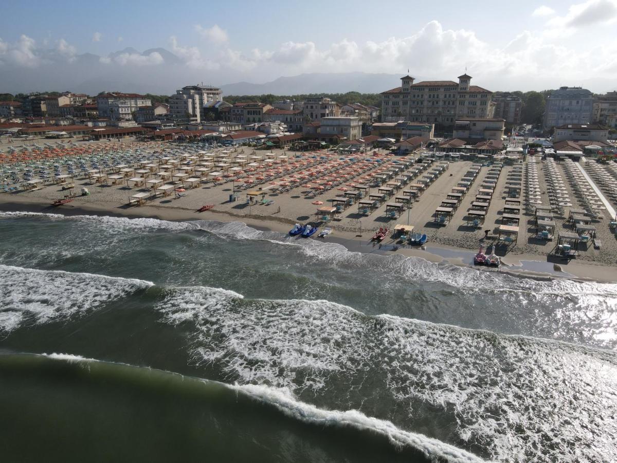 Villa Tina Hotel Viareggio Kültér fotó