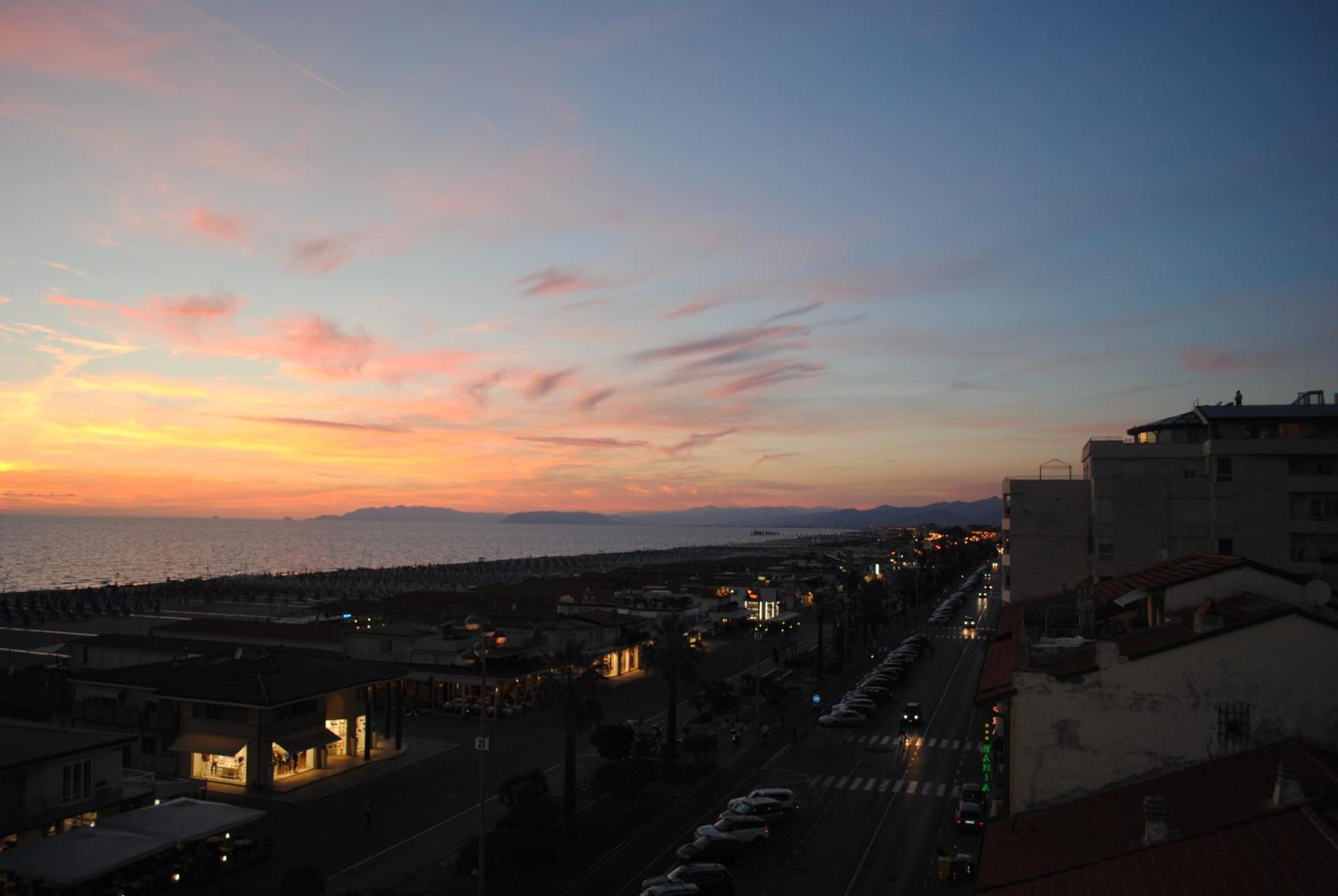 Villa Tina Hotel Viareggio Kültér fotó